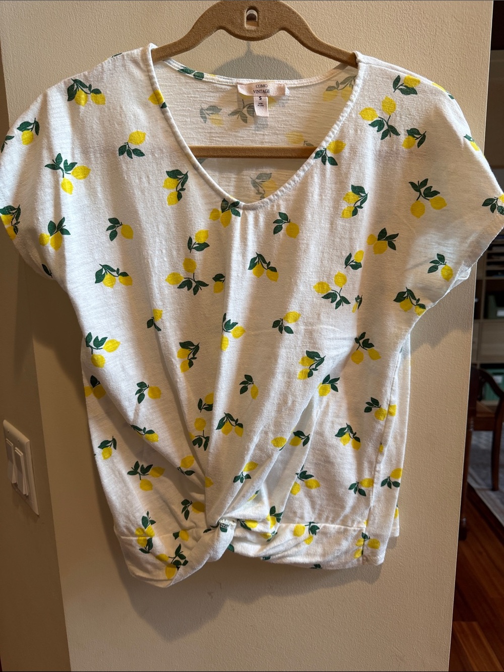 Como Vintage White Lemon-Print Twist Hem V-Neck Top